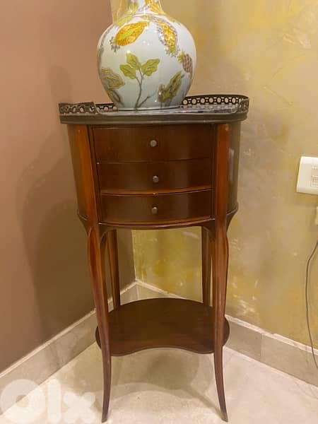 table antique 0