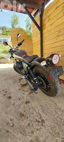 MOTO GUZZI V9 BOBBER 2