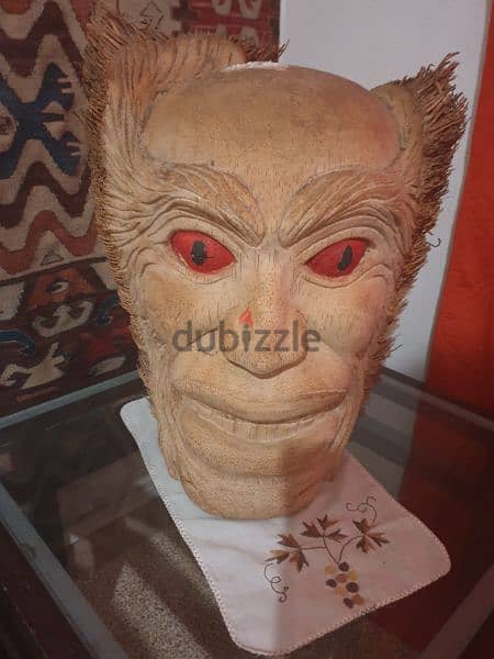 Head statue 0