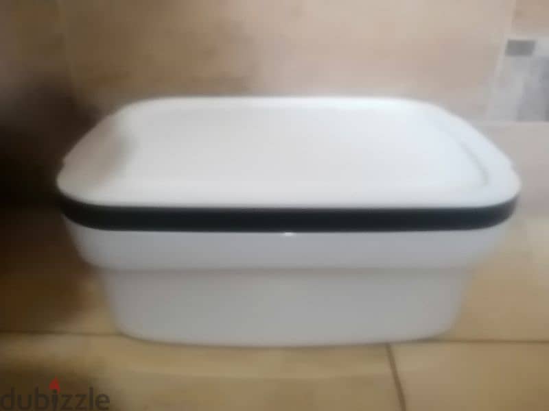 Tupperware items 7