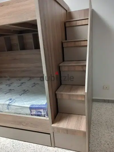 تخت ولادي ٣ طوابق مع درج جارور