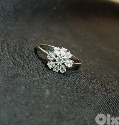 Diamond ring 18k white gold