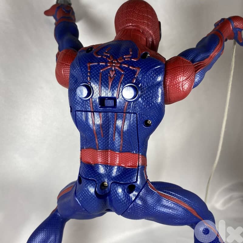 Hasbro 2012 Marvel Motorized Web-Shooting 36cm Spiderman Action figure 1
