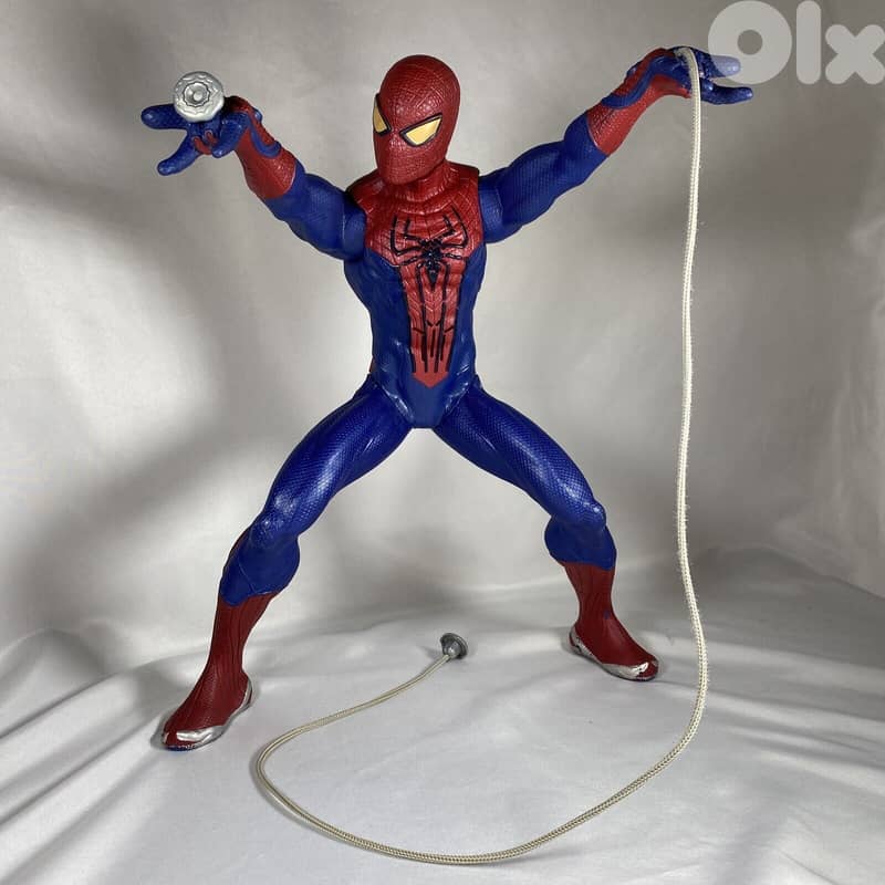 Hasbro 2012 Marvel Motorized Web-Shooting 36cm Spiderman Action figure 0