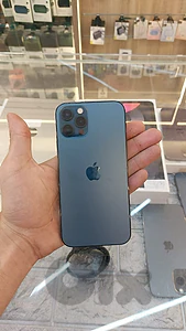 Iphone 12 pro 512 gb bttry 82% scratches on screen