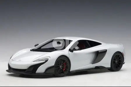 Mclaren 675LT diecast car model 1;18.