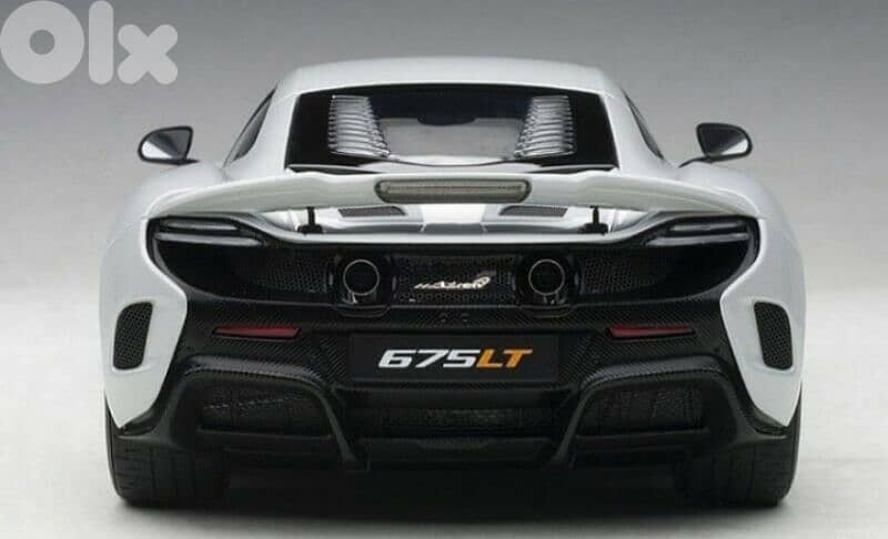 Mclaren 675LT diecast car model 1;18. 4