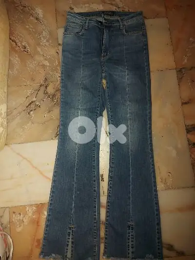 للبيع بنطلون جينز نسائي