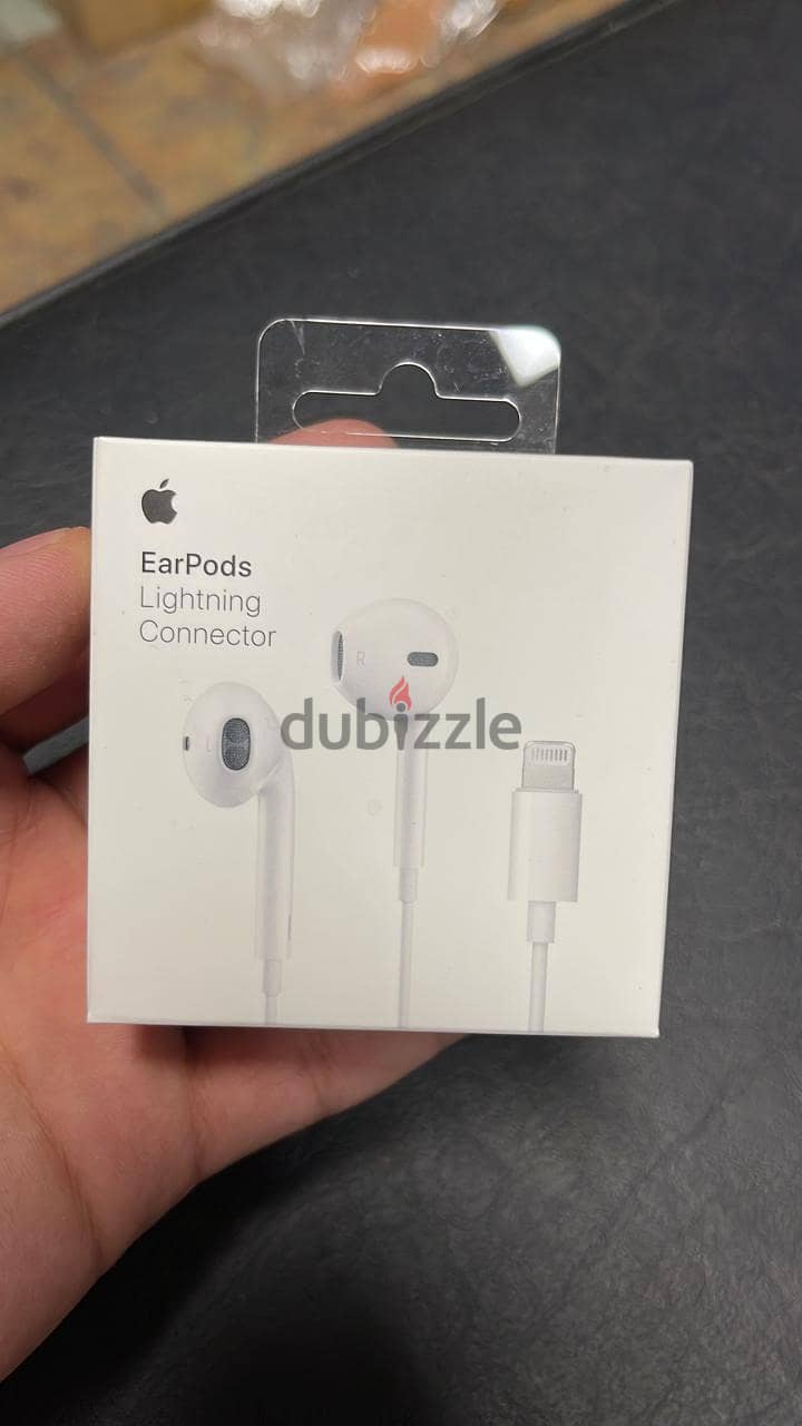 EarPods lightning connector 0