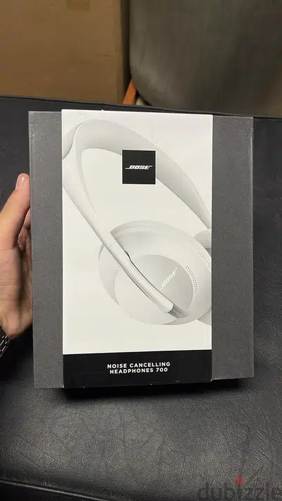 Bose 700 noise cancelling headphones white