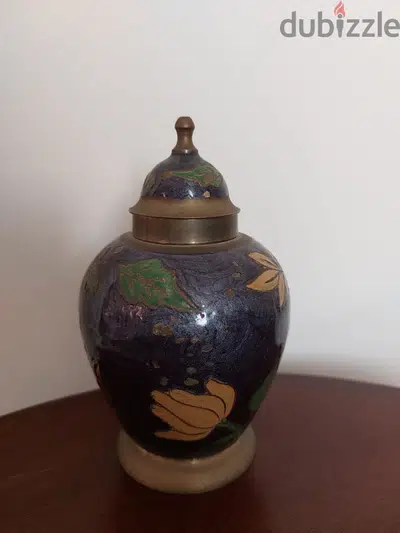 Brass Vase with Lid - مزهرية نحاس ملونة