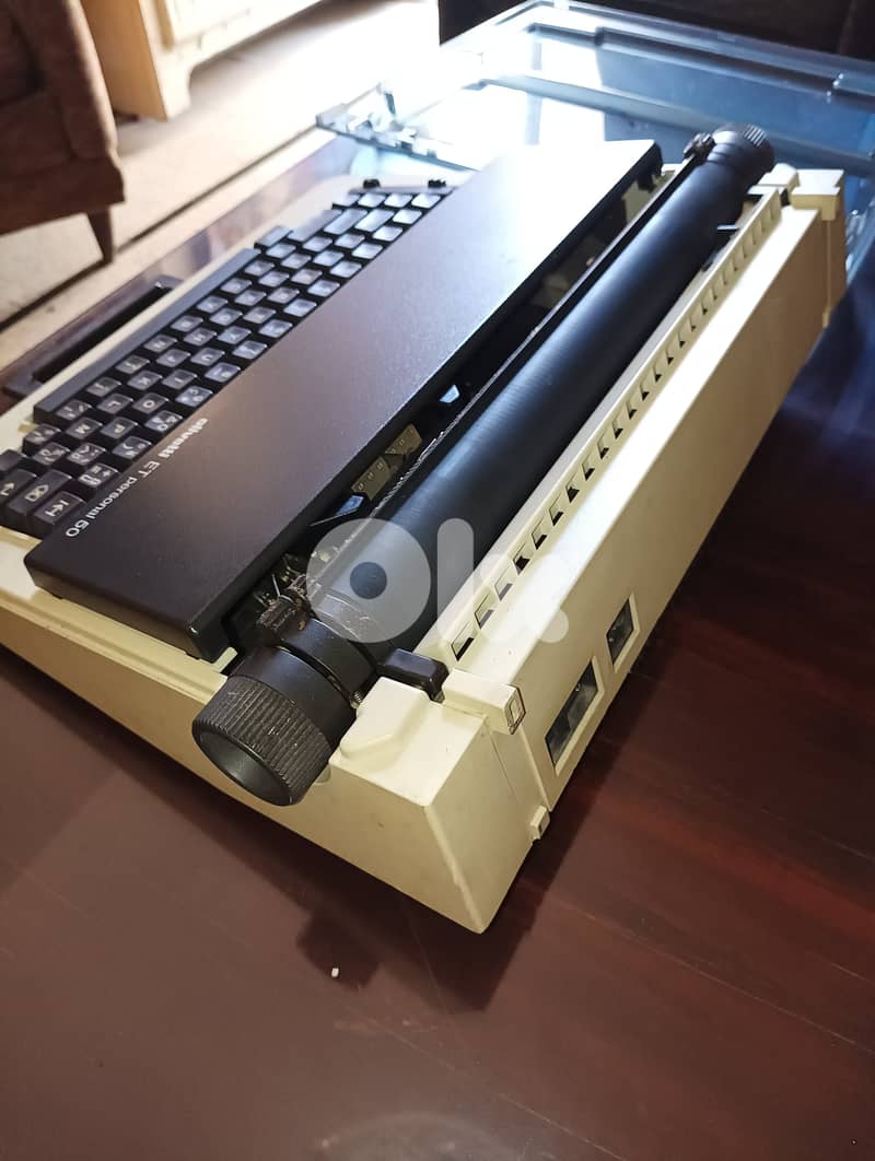 Vintage Olivetti ET Personal 50 Type Writer 1