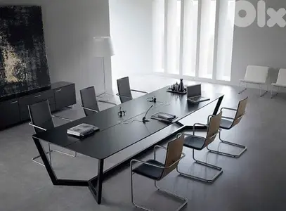 meeting table طاولة اجتماع