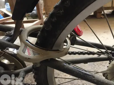 2 bicycles 200$ one شركه عالميه  (  head ) و ثانيه bridcestone