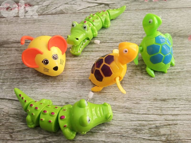 Fast cute crawling crocodile and mouse 7