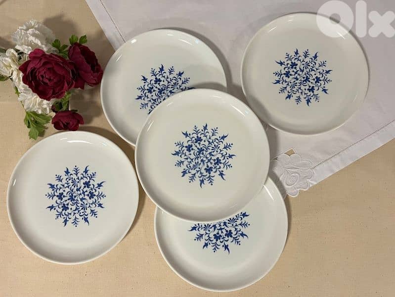 Vintage 1960 Sovirel Pyrex dessert dishes 1