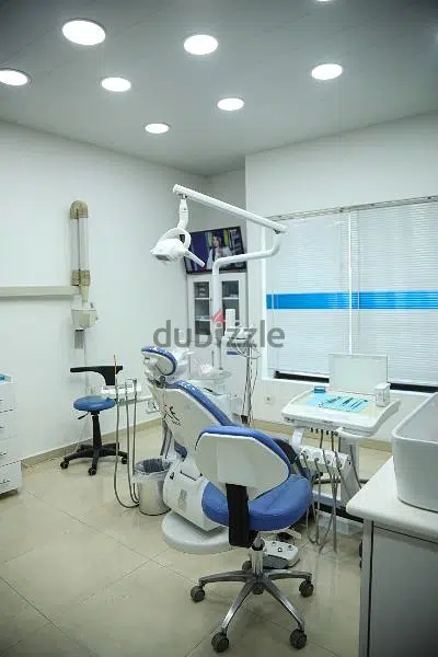 Dental assistant       مساعدة طبيب أسنان