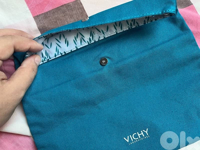 special Makeup’s bag green from vichy laboratoires for 5 $ 0