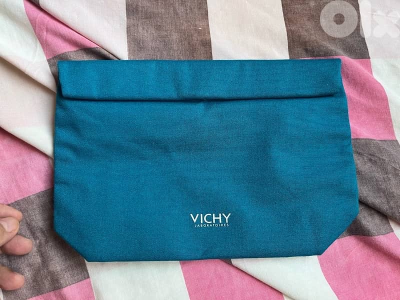 special Makeup’s bag green from vichy laboratoires for 5 $ 1
