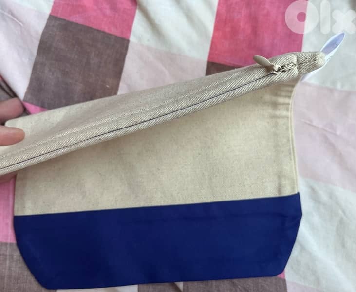 trousse de makeup  la roche posay for 5 usd 0