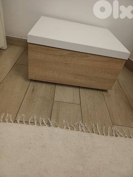 commode bed room like new 2