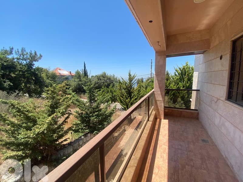 Luxurious Villa for rent in Ain Aar 0