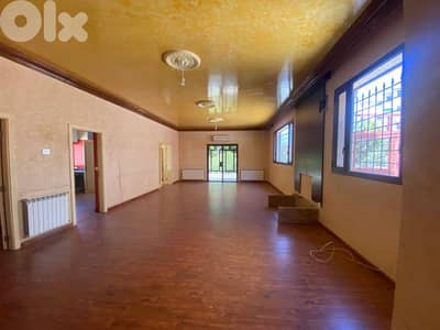 Luxurious Villa for rent in Ain Aar