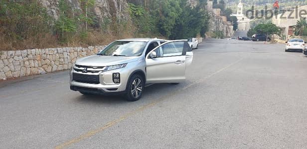 Mitsubishi outlander se 2020