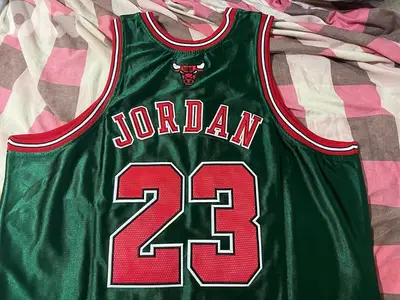 micheal Jordan 23 nba special edition chicago bulls kit 1997  rare