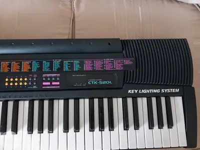 Casio keyboard CTK - 520 L with Key Lighting System