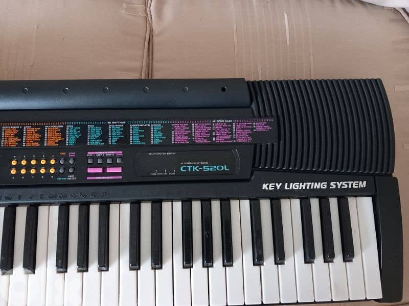 Casio keyboard CTK - 520 L with Key Lighting System 0