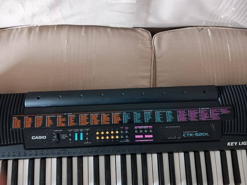 Casio keyboard CTK - 520 L with Key Lighting System 1