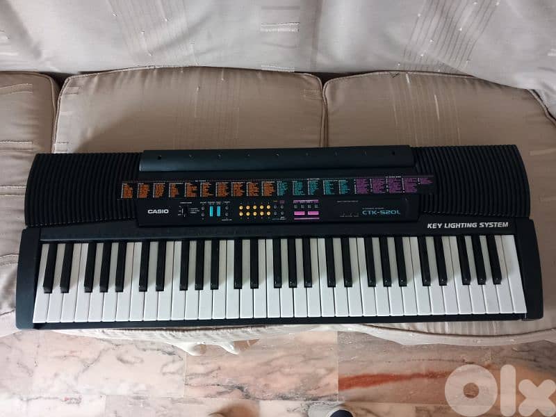 Casio keyboard CTK - 520 L with Key Lighting System 2