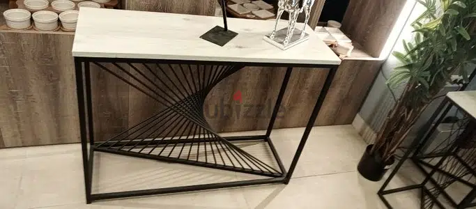 console enterence table