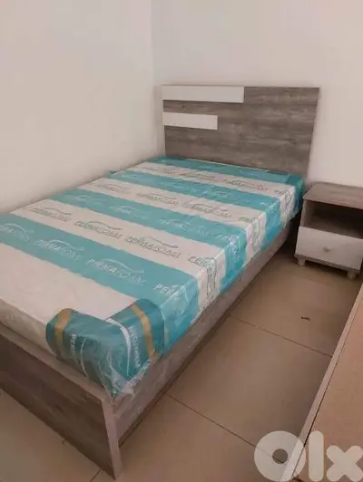 تخت مفرد و نص مع كومود وحدة مع فرشة طبية جديدة من المعمل