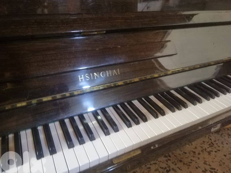 piano hsinghai high quality 3 pedal like new 1