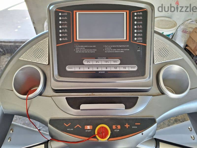 Treadmill 3 H. P. 125 kg (Barely Used) 1