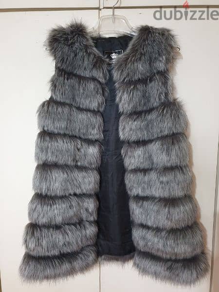 faux-fur gilet 0