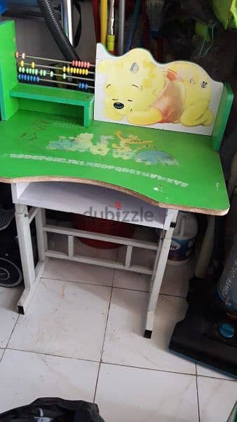 kids table with chair 0