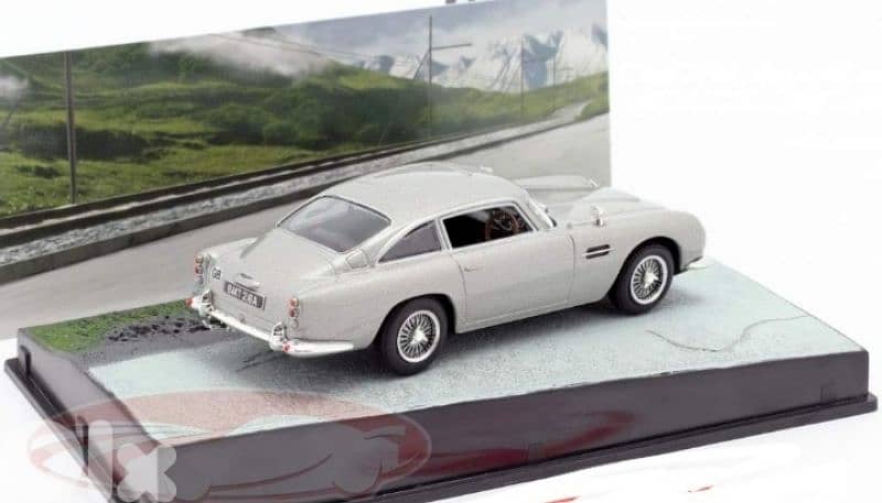 Aston Martin DB5 (James Bond Goldfinger) diecast car model 1;43. 4