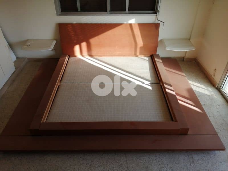 wide frame bed 0