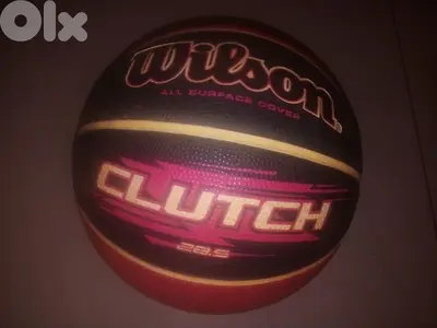 Wilson clutch 28.5 all surface cover basketball