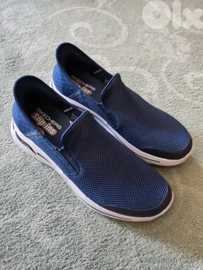 SKECHERS Slip-ins: GO WALK hands free.