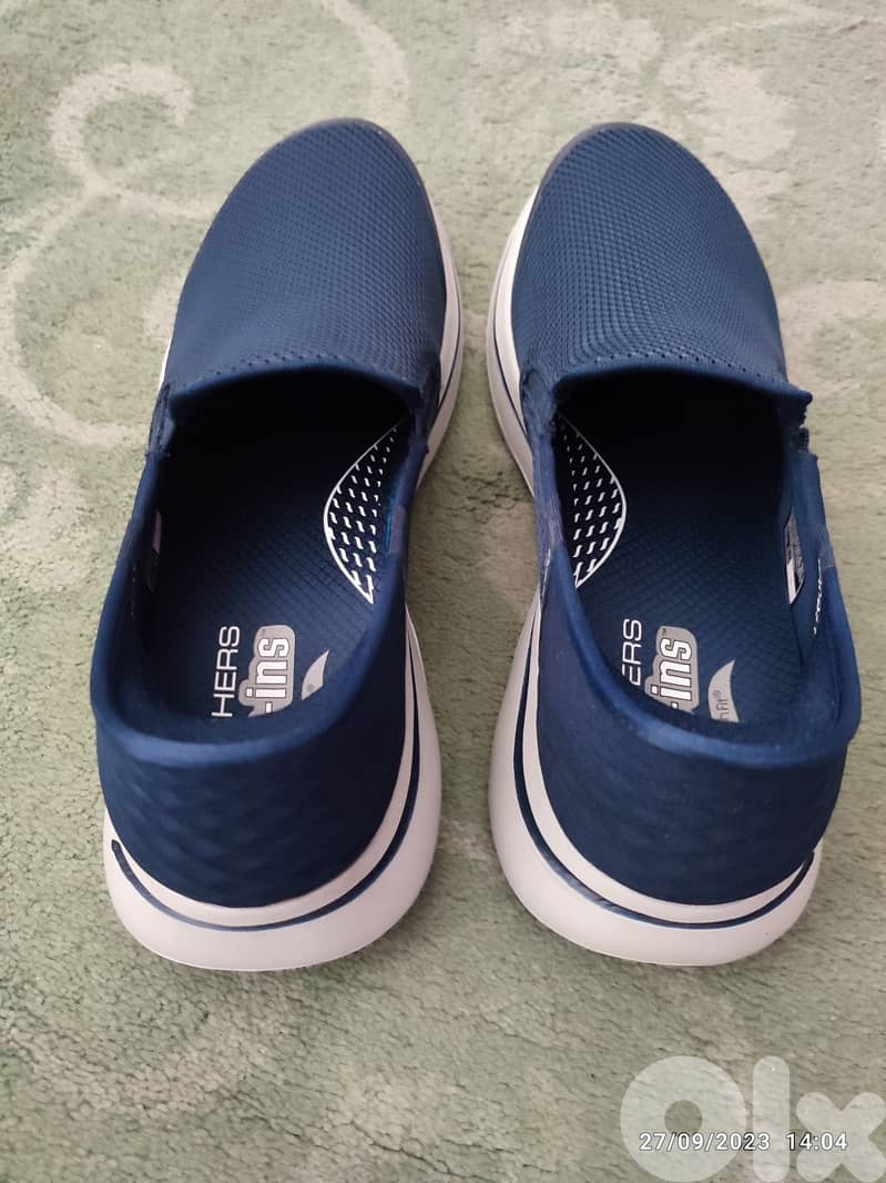 SKECHERS Slip-ins: GO WALK hands free. 2