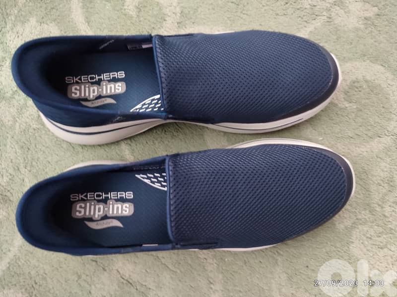 SKECHERS Slip-ins: GO WALK hands free. 3