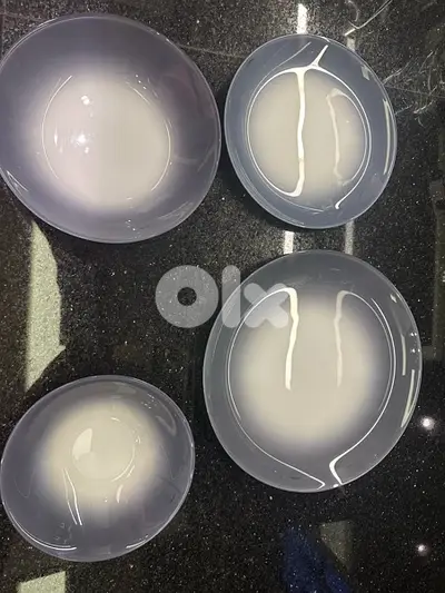 4 different size of plates