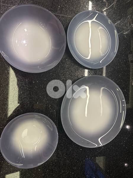 4 different size of plates 0