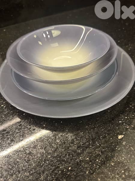 4 different size of plates 1