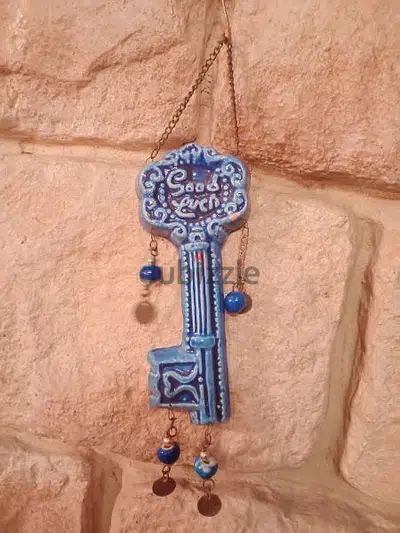 خرزة زرقاء للتعليق
