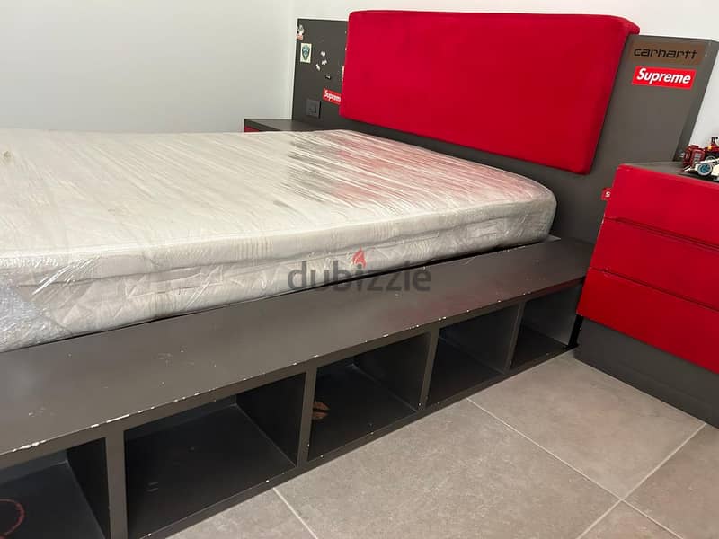 Bed + Accessories 0
